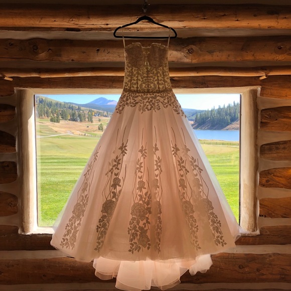 Wedding dress, Isabelle Armstrong - Picture 1 of 10